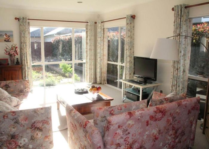  at 8 Stamford Crescent, Flat Bush, Manukau City, Auckland