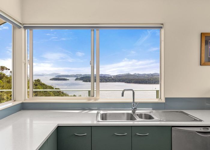 Free property data for 8 Broadview Road, Opua homes.co.nz