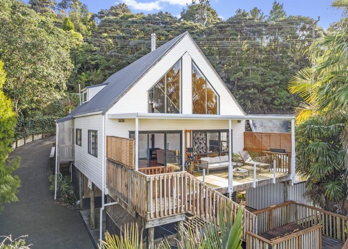 Free property data for 428 Huia Road, Laingholm, Auckland homes.co.nz