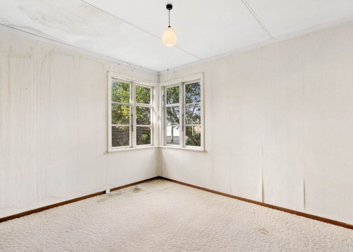  at 32 Tahapa Crescent, Meadowbank, Auckland