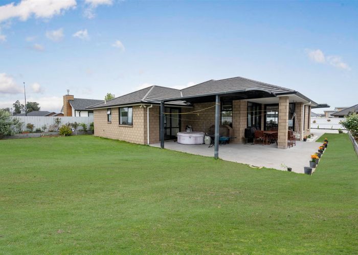  at 24 Helen June Avenue, Flagstaff, Hamilton