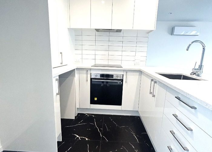  at 2/764 Beach Road, Browns Bay, Auckland