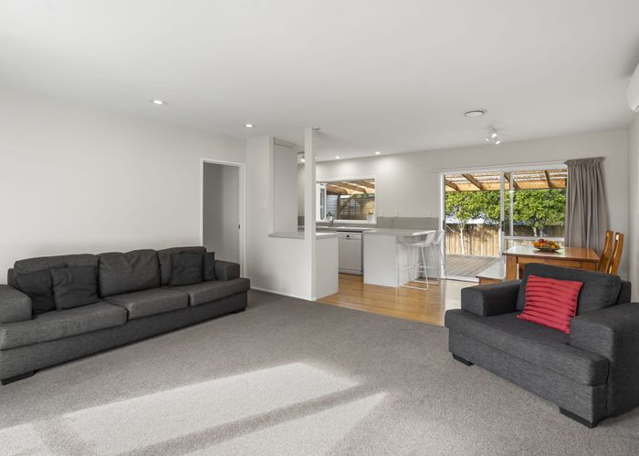  at 24 Glengarry Road, Glen Eden, Auckland