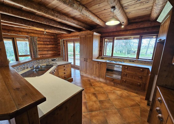  at 207 Houchens Road, Glenview, Hamilton