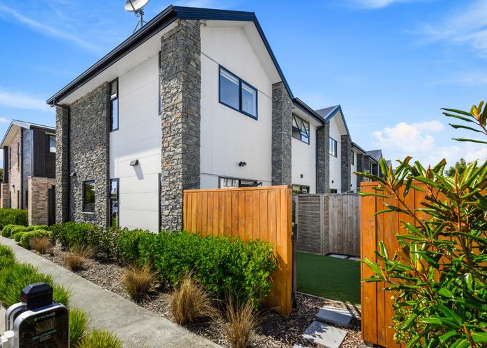  at 20/10 Fathom Place, Te Atatu Peninsula, Waitakere City, Auckland