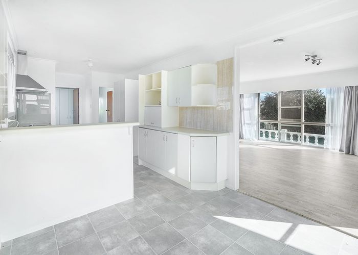  at 2 Rhonda Avenue, Deanwell, Hamilton