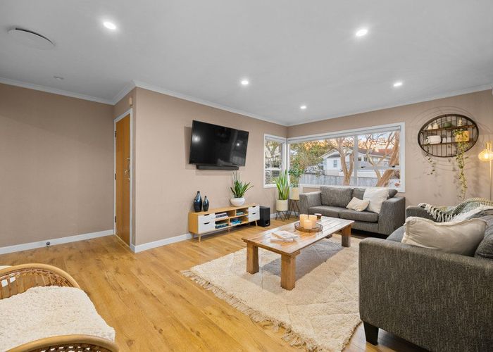 at 15 Landow Place, Henderson, Waitakere City, Auckland