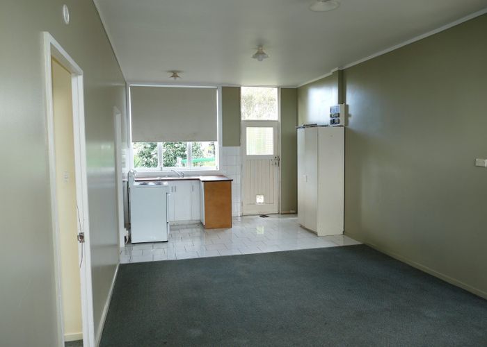  at 17a Sylvan Cres, Te Atatu South, Waitakere City, Auckland