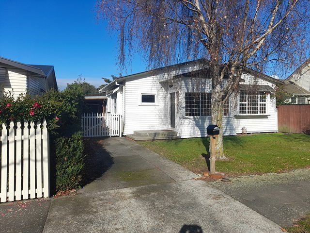 at 8 Argyle Avenue, Takaro, Palmerston North