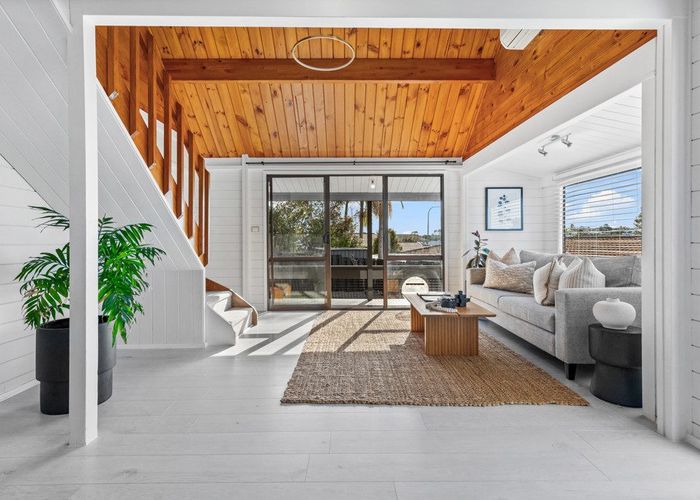  at 2/7 Fernbird Place, Massey, Waitakere City, Auckland