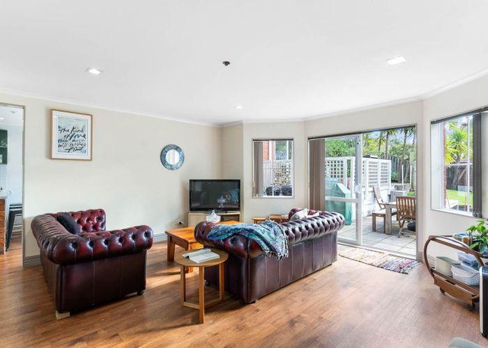  at 8 Te Wharau Drive, Greenhithe, North Shore City, Auckland
