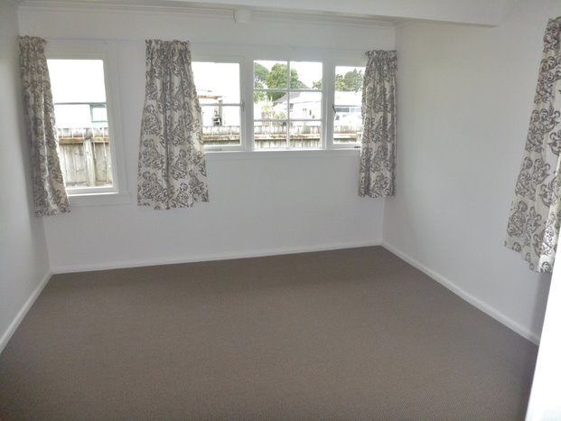  at 6 Tennessee Avenue, Mangere East, Manukau City, Auckland