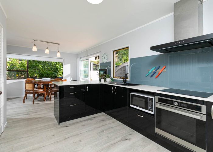  at 1/64 Carlisle Road, Browns Bay, North Shore City, Auckland