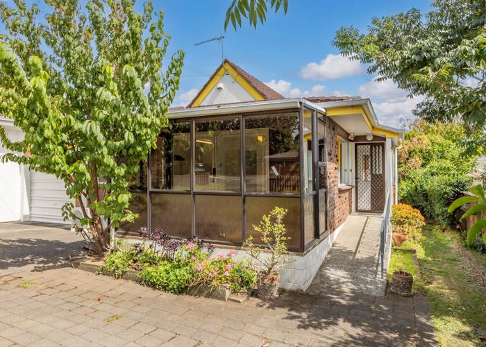  at 2/117 Shakespeare Road, Milford, Auckland