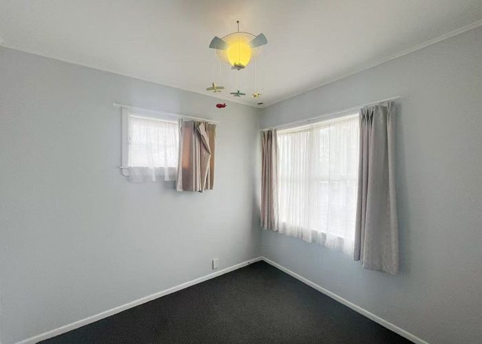  at 9 Reiman street, New Lynn, Waitakere City, Auckland