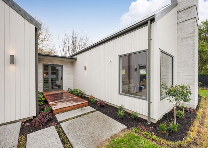  at 3 Waicola Drive, Fitzherbert, Palmerston North, Manawatu / Whanganui