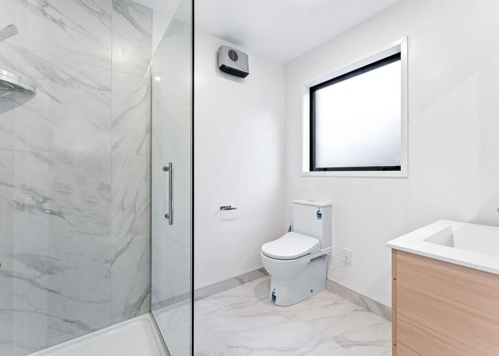  at 8/10 Fathom Place, Te Atatu Peninsula, Waitakere City, Auckland