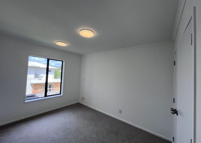  at 4 Barnea Circle, Glen Eden, Waitakere City, Auckland