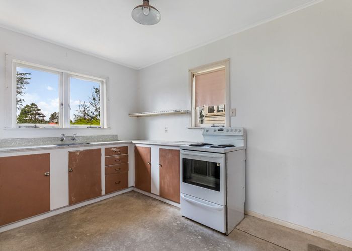  at 12 Mckenzie Road, Mangere Bridge, Auckland