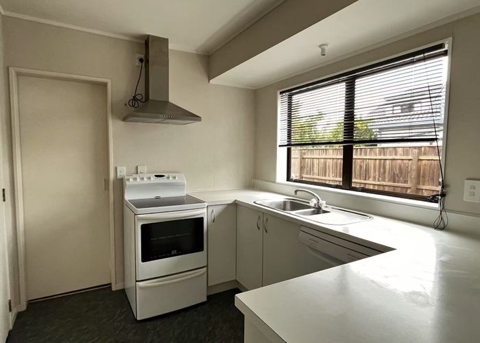  at 2/152 Whitford Road, Somerville, Manukau City, Auckland