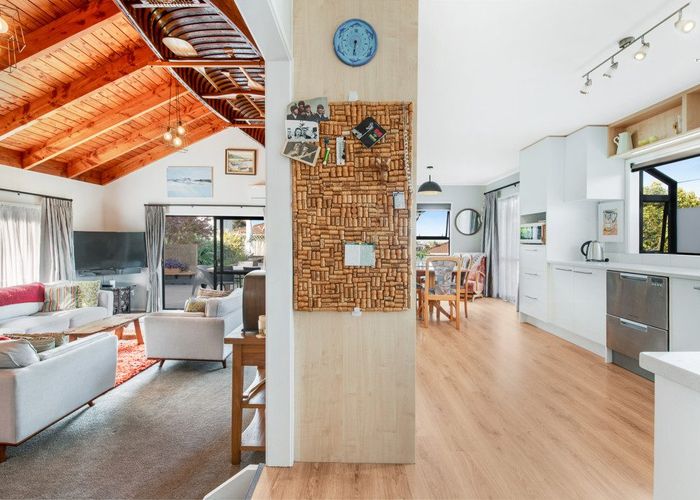  at 17 Leiden Place, Totara Vale, Auckland