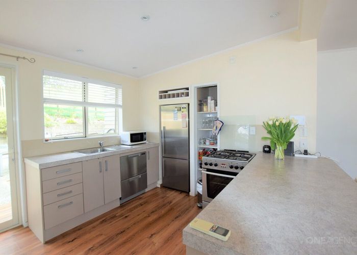  at 21 Grassmere Road, Henderson, Waitakere City, Auckland