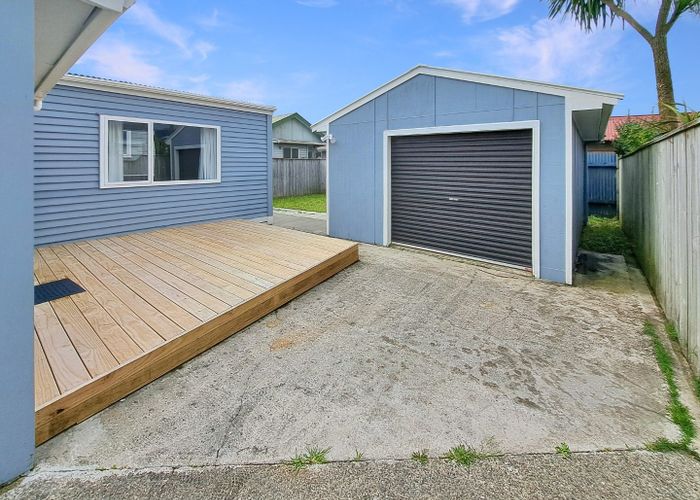  at 221 The Esplanade, Petone, Lower Hutt