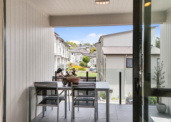  at 8/10 Silver Moon Road, Albany, North Shore City, Auckland