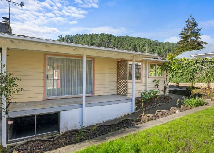  at 18 Forest Road, Pinehaven, Upper Hutt