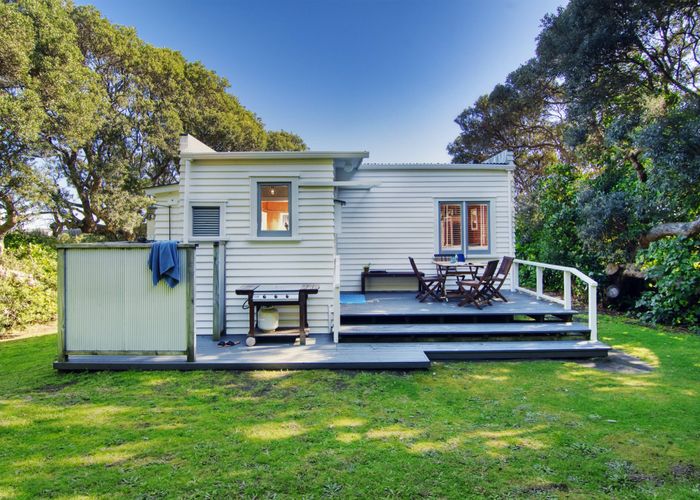  at 43 North Piha Road, New Lynn