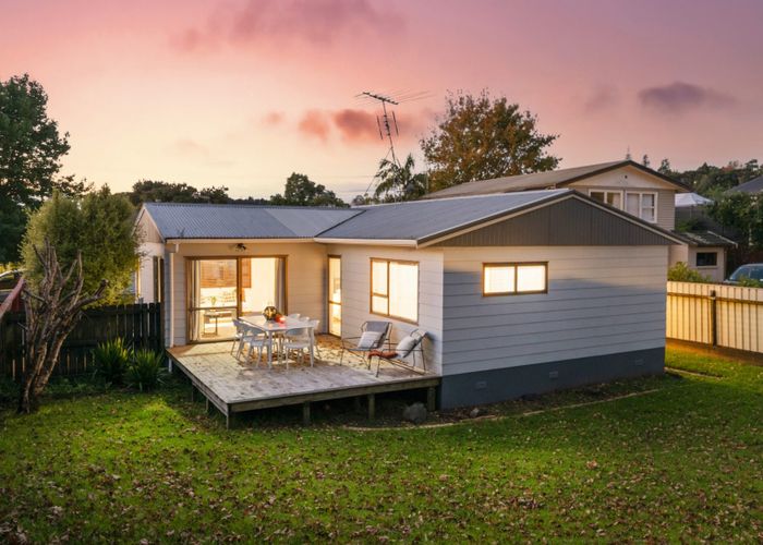  at 2/51 Eskdale Road, Birkdale, Auckland