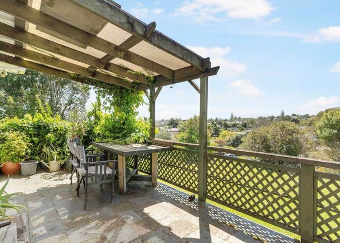  at 84 Awaroa Road, Sunnyvale, Waitakere City, Auckland