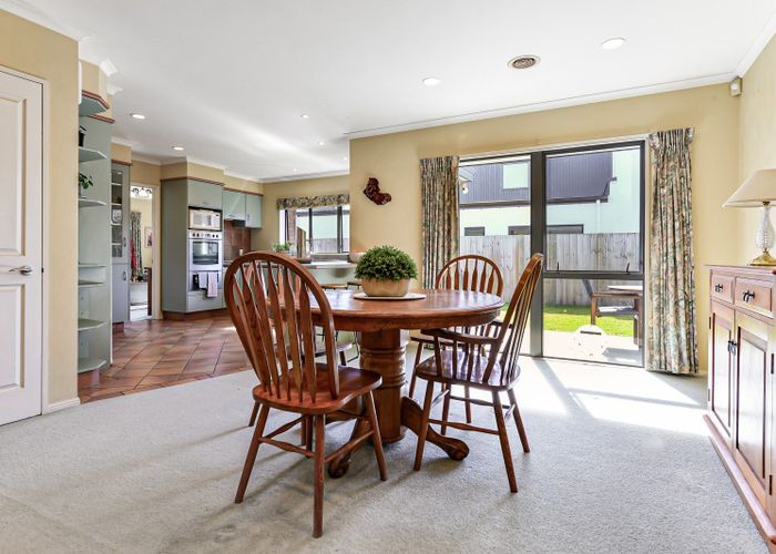  at 2 Farnah Green, Flagstaff, Hamilton