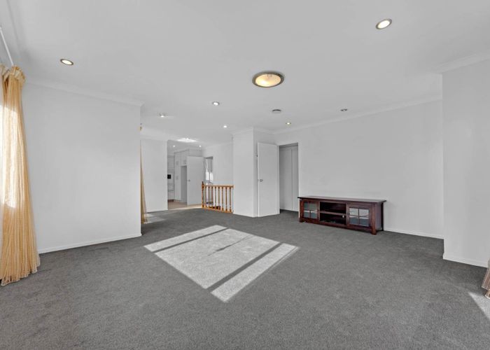  at 2/4 Fairlea Road, Te Atatu South, Waitakere City, Auckland
