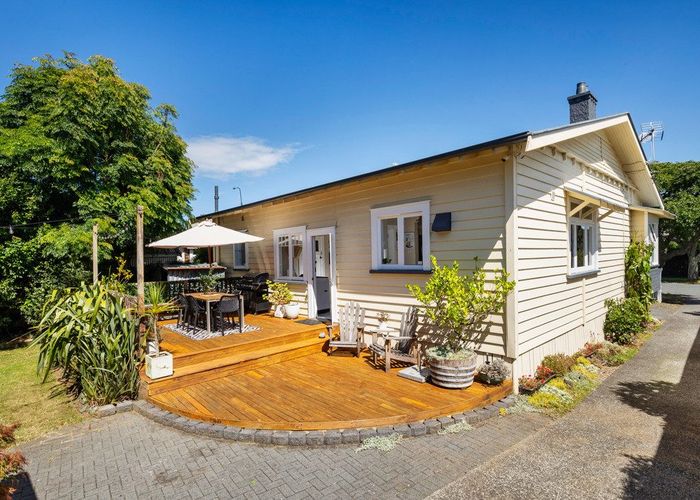  at 16 Carrie Street, Sandringham, Auckland City, Auckland