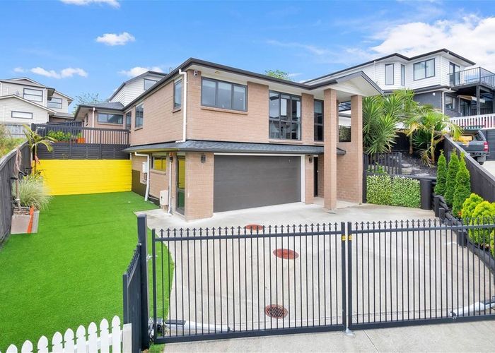  at 12 San Casello Rise, Henderson, Waitakere City, Auckland