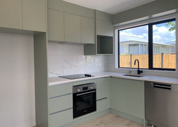  at 1/103 Flanshaw Road, Te Atatū South, Auckland