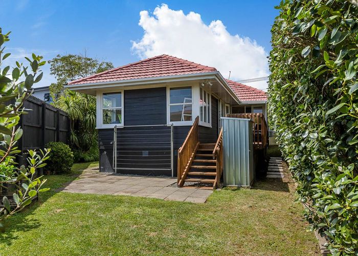  at 3/19 Corrella Road, Belmont, Auckland