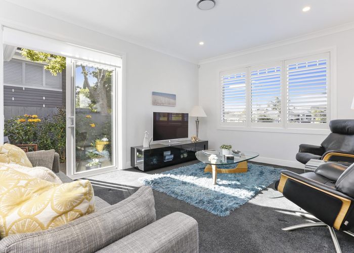  at 14 Belmere Rise, Farm Cove, Auckland