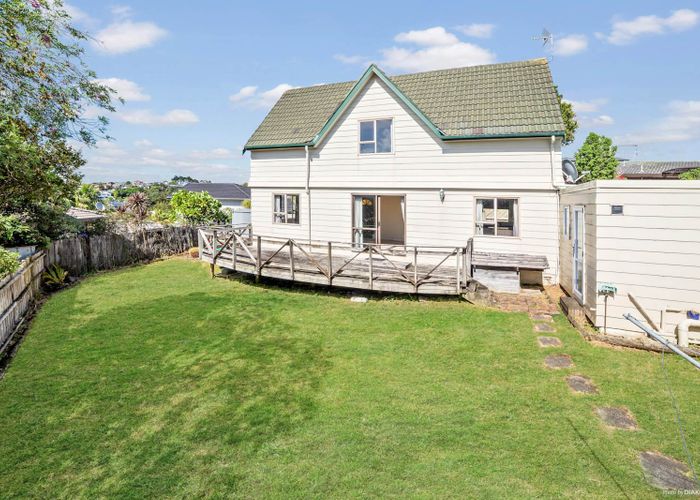  at 2/16 Portobello Place, Torbay, Auckland