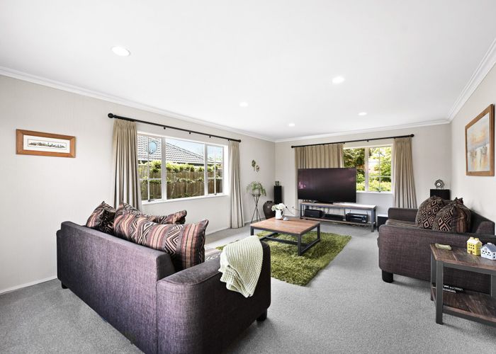  at 5 Fernwater Place, Flagstaff, Hamilton