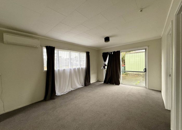  at 9 Holborn Place, Papatoetoe, Auckland