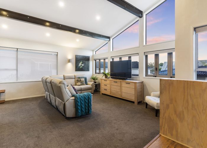  at 2 Broadview Place, Howick, Auckland