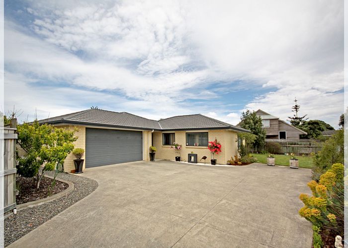  at 14 Adrian Grove, Waikanae Beach, Waikanae