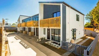  at 13A Normandy Place, Henderson, Auckland