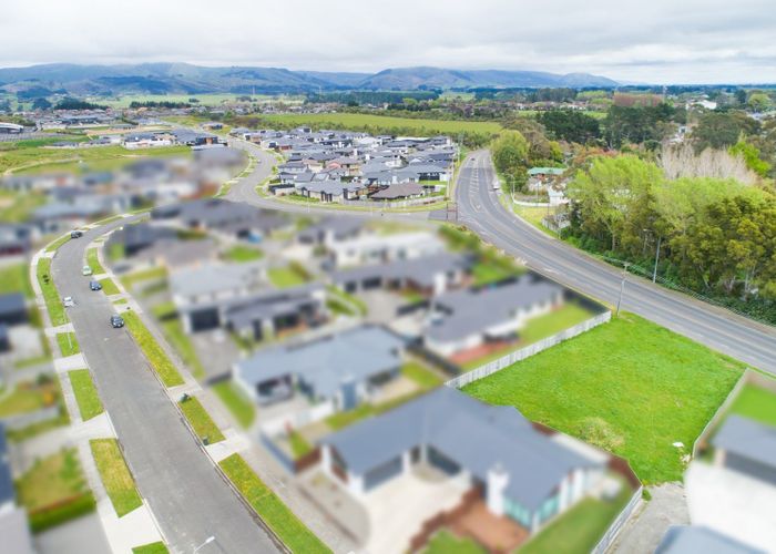  at 27 Coutts Way, Fitzherbert, Palmerston North