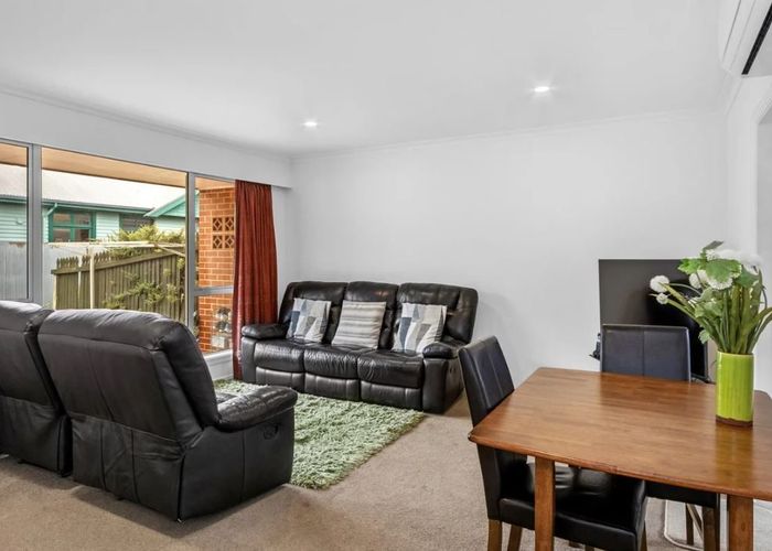  at 2/5 Clyde Road, Upper Riccarton, Christchurch