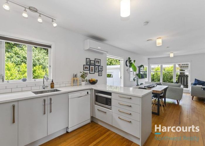  at 2/92 Kervil Avenue, Te Atatu Peninsula, Waitakere City, Auckland