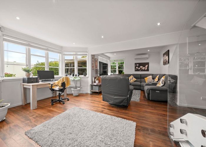  at 121  Fairview Avenue, Fairview Heights, North Shore City, Auckland