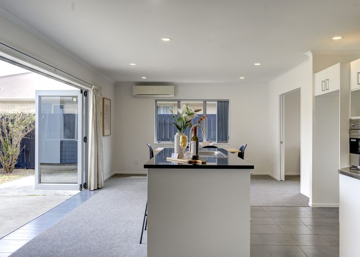  at 11 Landmark Court, Huntington, Hamilton